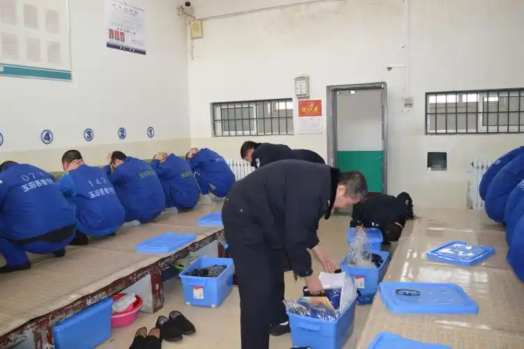 看守所开展全国"两会"前安全大检查活动