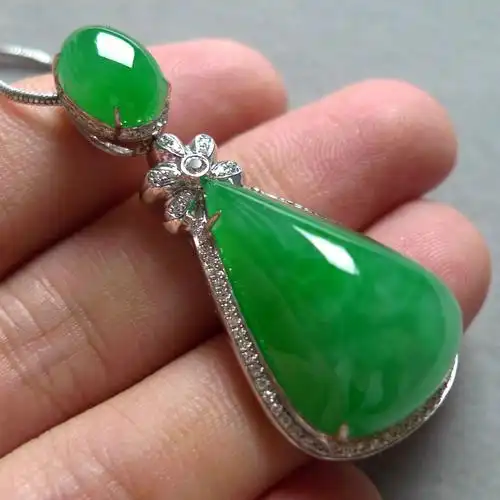 【品质臻品】 18k金伴钻镶缅甸a货翡翠满绿饱满大水滴吊坠11.98g