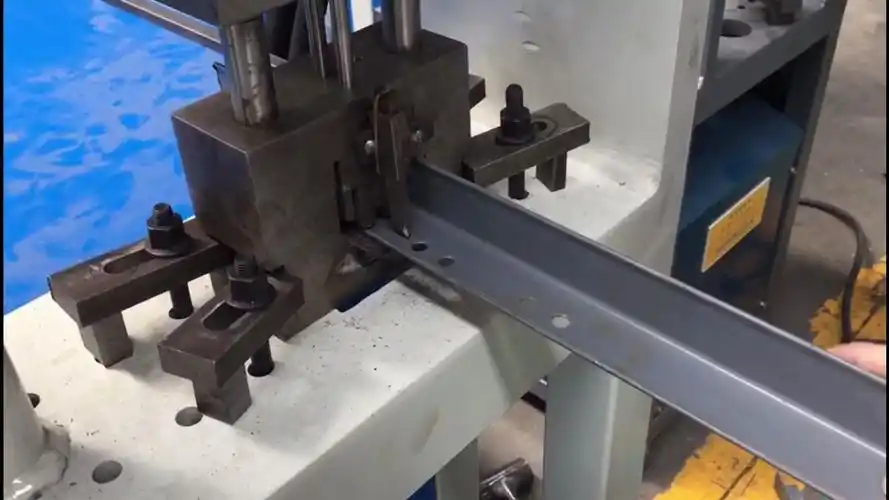 角铁冲孔机多功能液压打孔机方管冲孔机