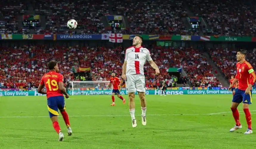 第一,这是西班牙参加世界杯和欧洲杯这样的大赛,历史首次前四战全胜