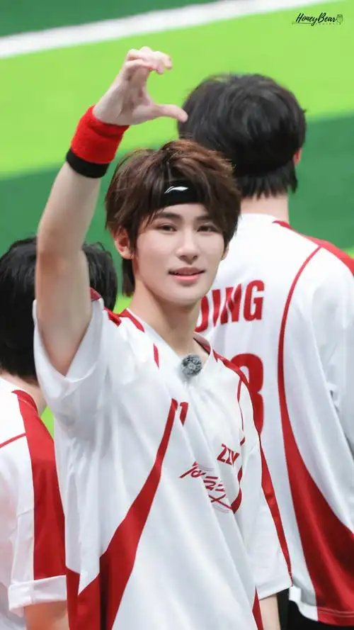 张真源超话99#张真源奔跑吧#98#今日星拍放送#    比心06