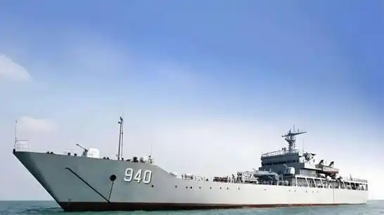 中国海军072iii型坦克登陆舰列队完成,请祖国人民检查!