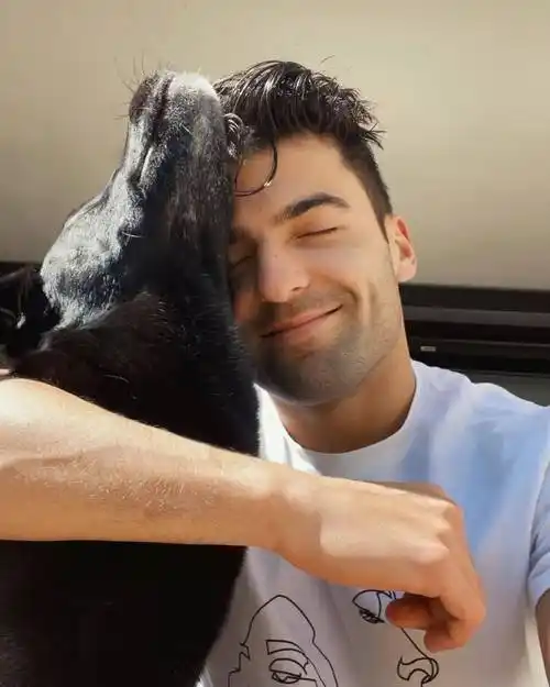 taylor swift 时代巡演的伴舞因长相帅气肌肉身材出圈!