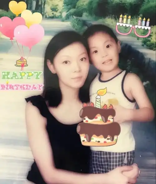 胡明轩妈妈心疼儿子的照片火了盛世美颜看呆广东球迷