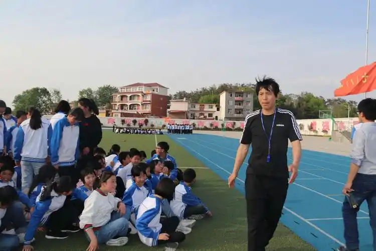 交流生智慧 , 指导促发展 ——上石桥高中副校长刘忠峰一行来我校指导