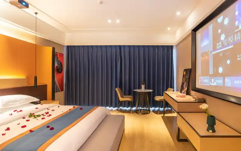 玺悦精选酒店轻奢影院大床房120寸幕布酒店客栈日历