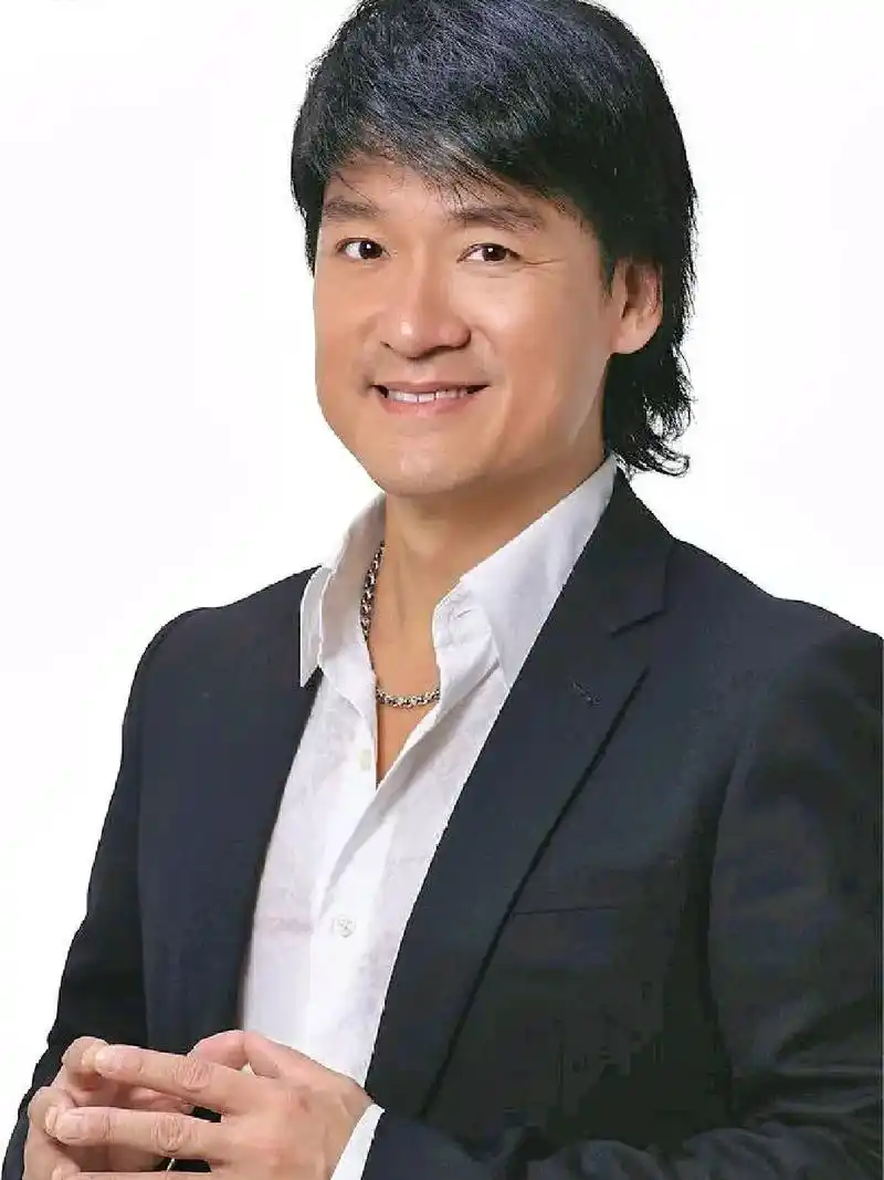 于中国香港毕业于台湾大学华语乐坛男歌手音乐人演员台湾四大天王之一