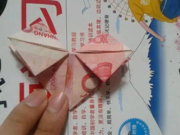 100元折爱心图解两头都要这样折的