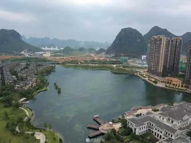 极佳观湖景房麓湖国际3房2厅1卫清水房62万