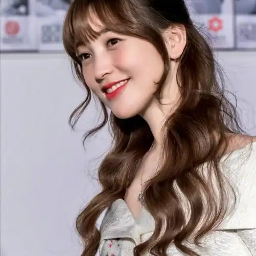 金莎在朋友圈发文透露自己确诊新冠希望漂亮姐姐早日康复