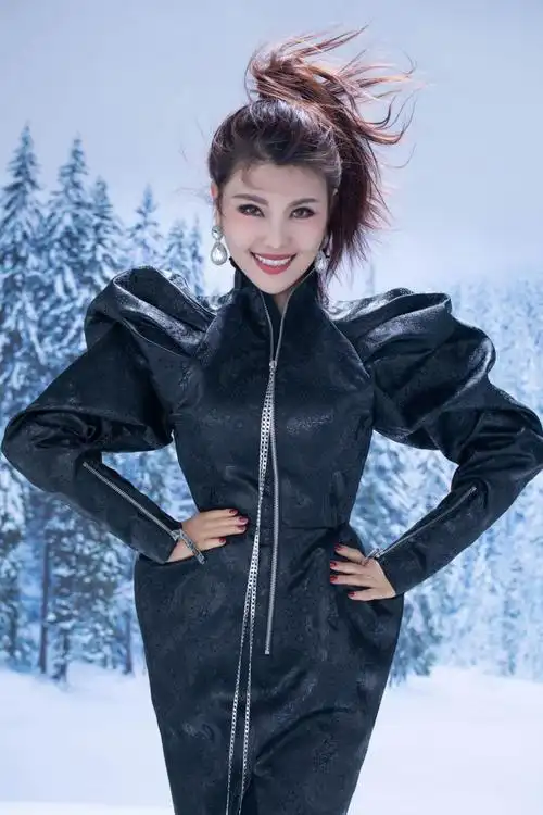 乌兰图雅《星空》敬中国航天人 献给渴望拥抱星辰大海的逐梦人_当代