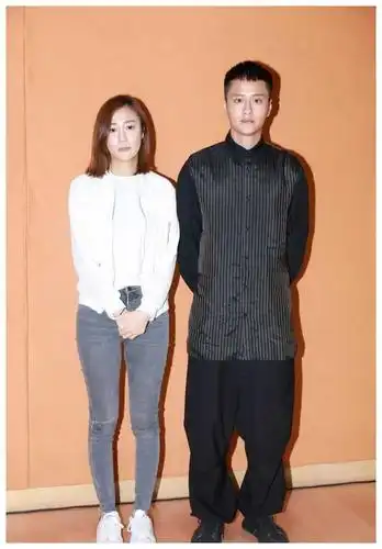 而作为朱智贤的男友谢东闵早前亦在社交平台发文攻击黎振烨是大话精