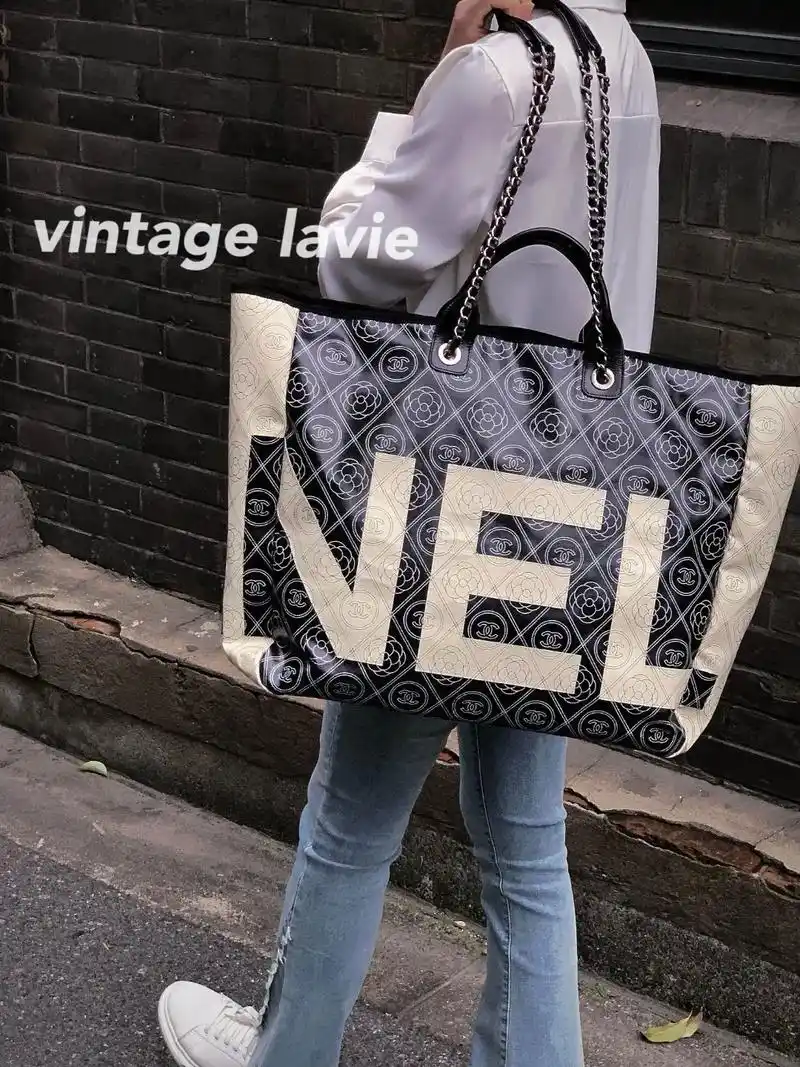 95chanel大logo .山茶花满印沙滩包~ 夏日怎么能 - 抖音