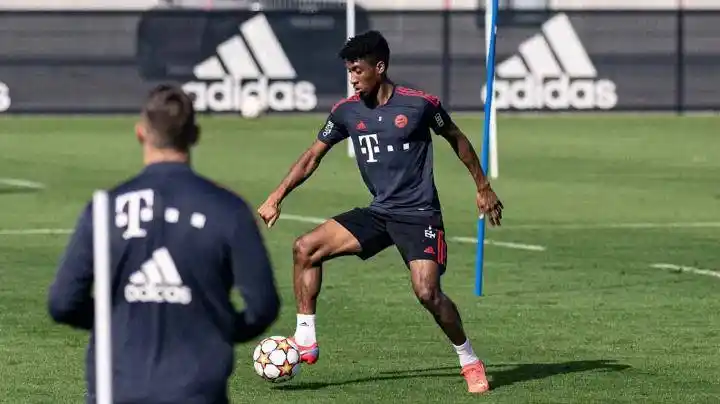 拜仁官方:科曼已从手术中痊愈,今日跟随球队参与了部分合练