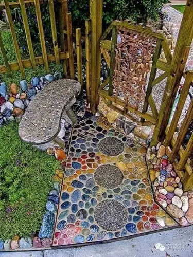 鹅卵石最适合于营造清澈溪水的意境.