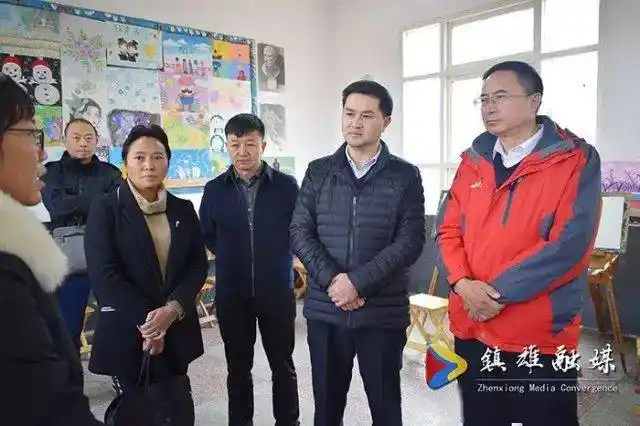 (来源:镇雄新闻网)※10月21日,全县以视频会议的形式召开脱