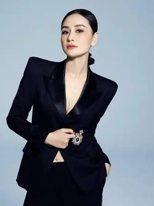 孙宁的魅力无人能敌,43岁的她依然美丽动人!