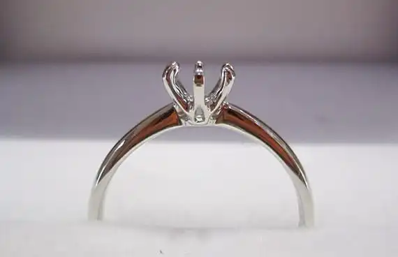 精工定制,30分六爪皇冠铂金戒托