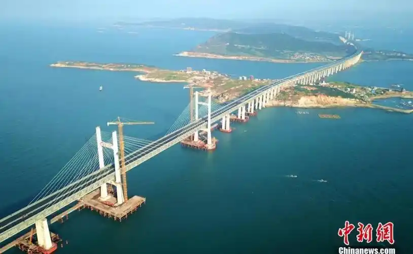 正在建设中的福建平潭海峡公铁两用大桥 图源:中新网