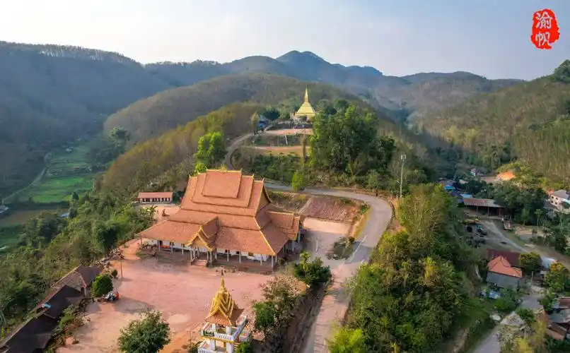 老挝旅行第一天:从西双版纳到琅南塔,游金塔逛夜市感受文化差异