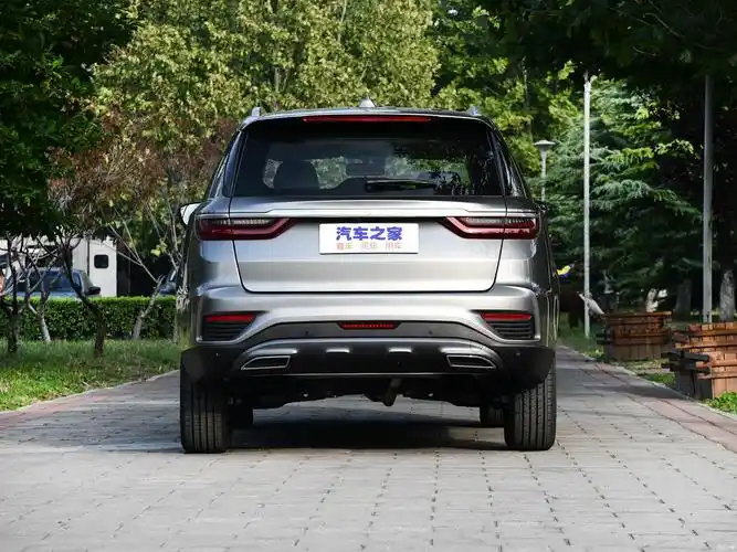 外观方面,2020款吉利远景x6采用了吉利最新的家族式设计,换装了吉利