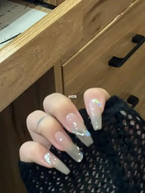 冰透极光钻美甲