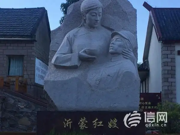 在沂蒙革命圣地沂水院东头镇桃棵子村的祖秀莲纪念馆,全体党员干部们