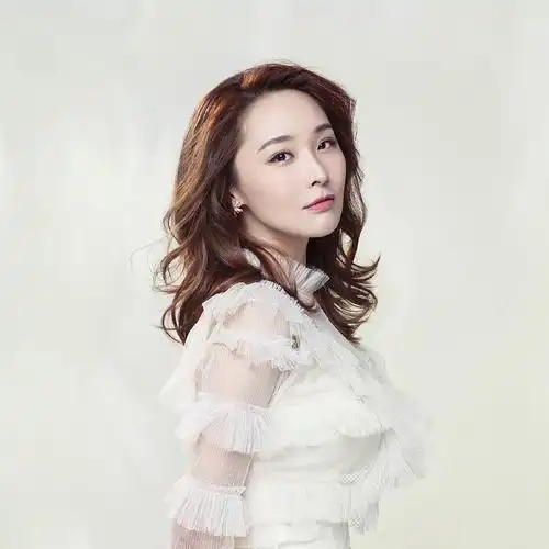 李曼李曼,1988年6月4日出生于辽宁省鞍山市,中国内地女演员,毕业于