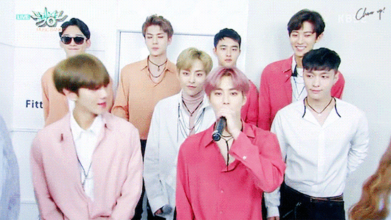 小清新粉红色打歌exo鞠躬打招呼gif动图_动态图_表情包下载_soogif