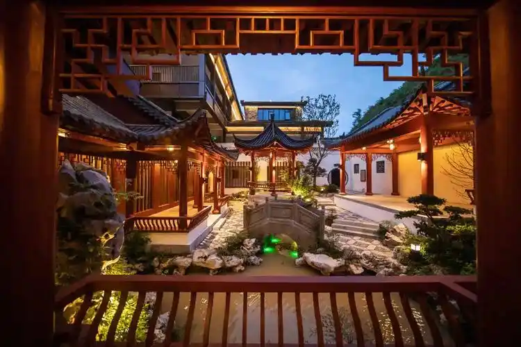 听山阅水不期而遇江南in巷书香府邸酒店