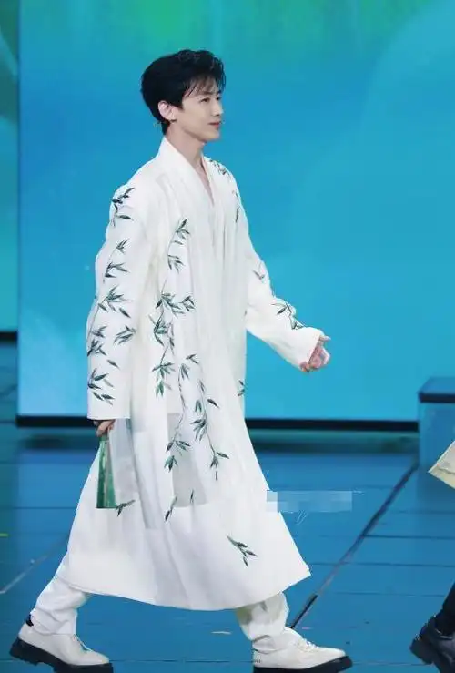 白敬亭风波持续升级第三版彩排画面流出知情人曝正在排查源头