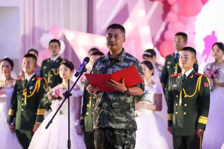 打call武警第二机动总队某支队集体婚礼扮靓国庆军营