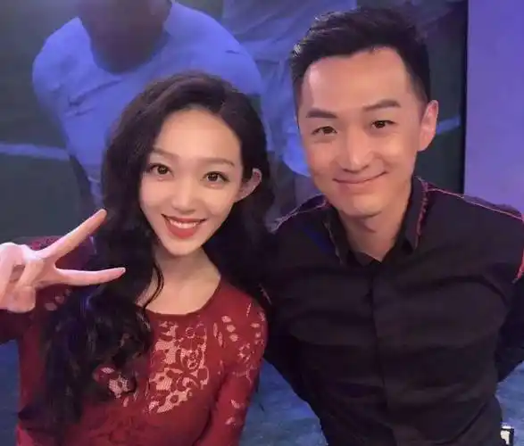 最特别的主持人,隐婚5年生活低调,妻子是身为演员的她_舒东_刘青_观众