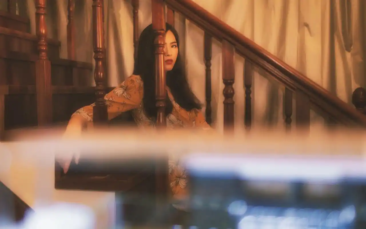 性感成熟美女优雅高清桌面壁纸