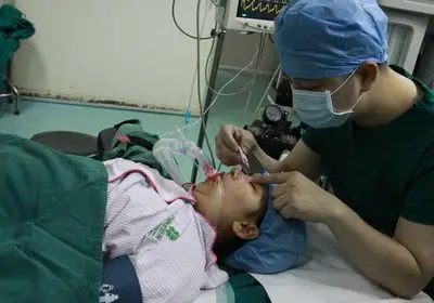 喉罩与气管插管全身麻醉在妇科腹腔镜手术中的应用比较