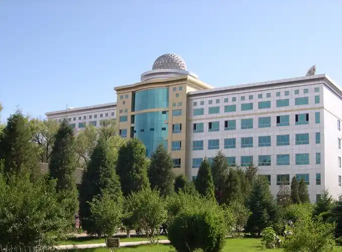 ">河北赤城一中 /a>坐落于具有光荣革命历史传统的河北省赤城县赤城镇