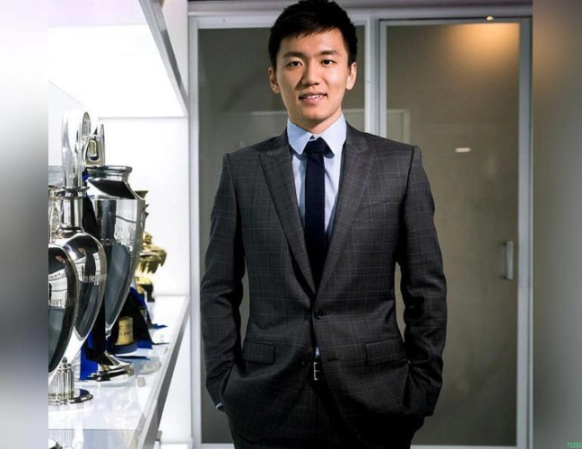 张康阳苏宁董事长张近东之子,才貌出众,现任苏宁国际副总裁