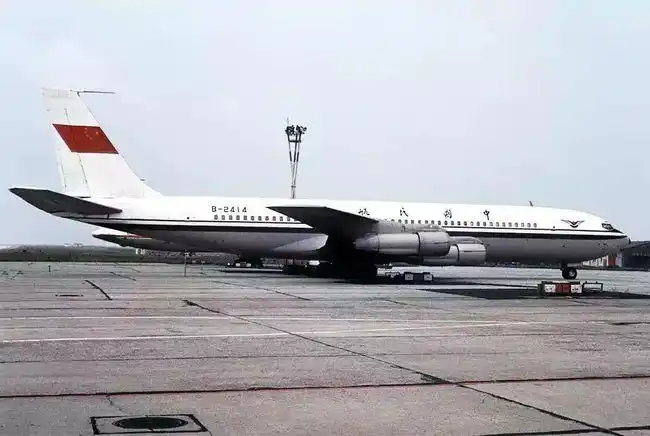 27年前3000名学生告急国航波音707星夜进藏