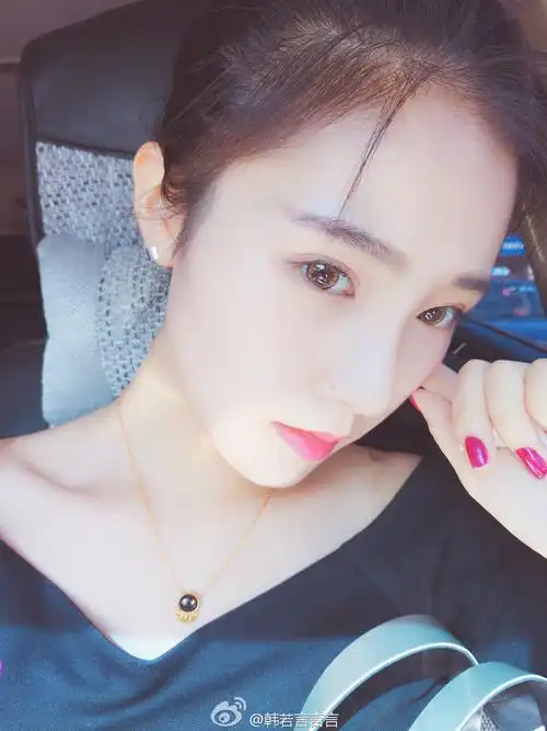 女孩手上的字母 - 简书