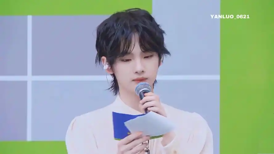 周震南创造营这个小卷毛造型真的好可爱呀