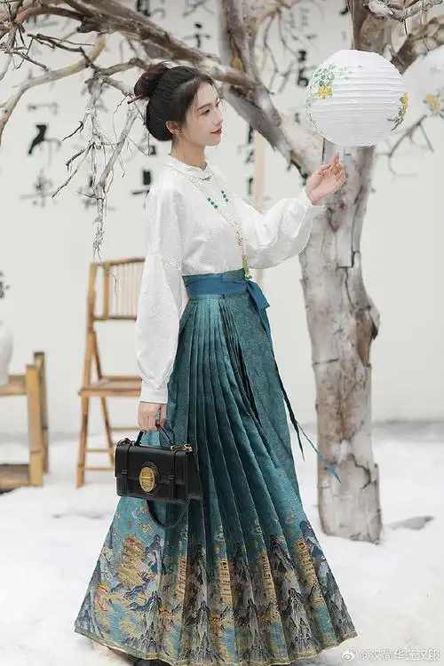 11月10日上新#汉尚华莲上新##原创汉服##马面裙#关注@汉尚华莲汉