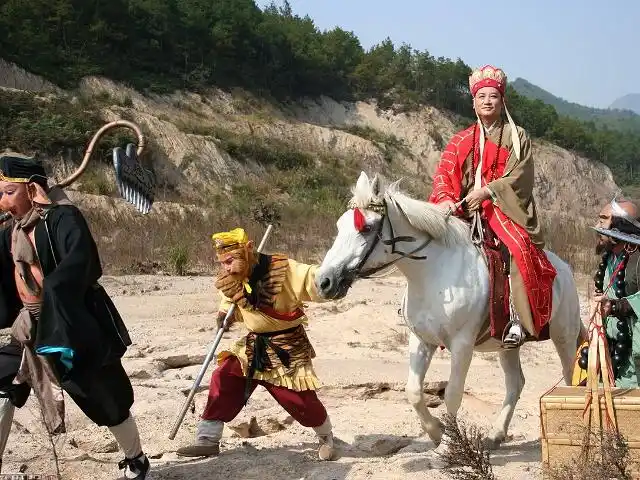 沙僧其实也是一位神仙,卷帘大将,后来触犯天条也被扁入凡间也成了唐僧