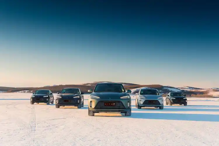 极致操控兼具出色能效 冰雪试驾aito问界m5_爱卡汽车