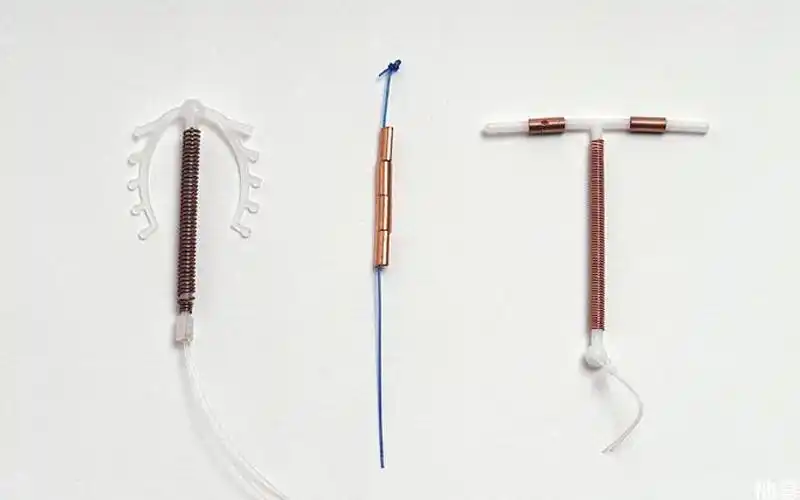 避孕环的优缺点1,硅橡胶带钢v型节育环:优点为形态与子宫腔相符,且