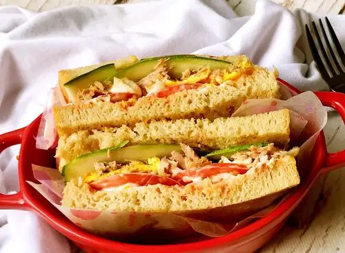 早餐做一个金枪鱼流心三明冶简单省时营养到位鲜美可口