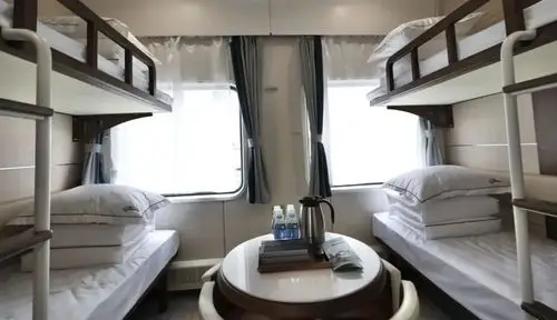 四人间来看看双人间5辆"熊猫归阁"(高级硬卧)2辆"熊猫雅舍"(高级软卧)