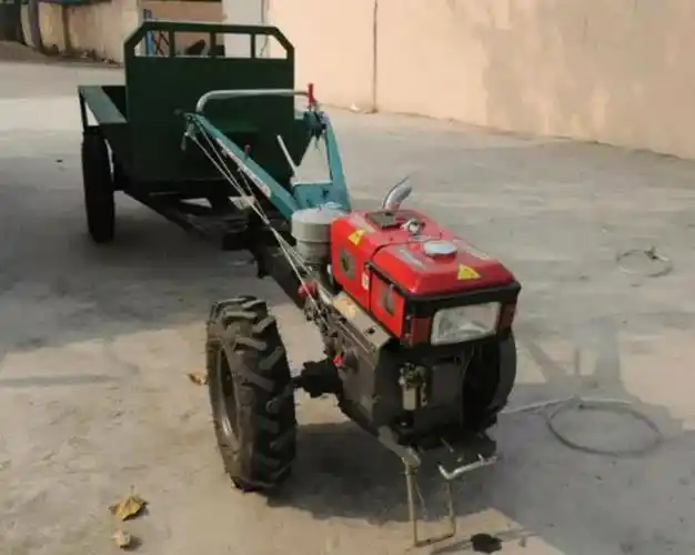 手扶拖拉机的操作比较简单.