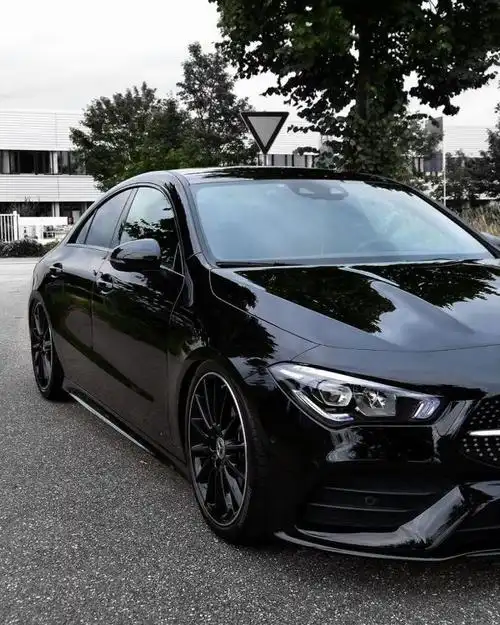 全新奔驰cla全黑的外观风格非常漂亮