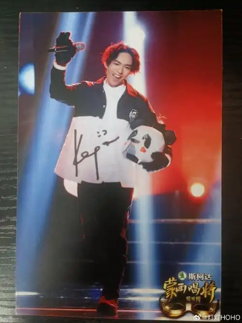 睡前给你们抽一张林宥嘉蒙面时期🐼造型的签名照,这可是很稀有的吧