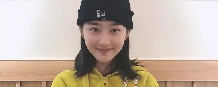 邓恩熙和王俊凯是同事关系,王俊凯是时代峰峻的艺人,邓恩熙也是.